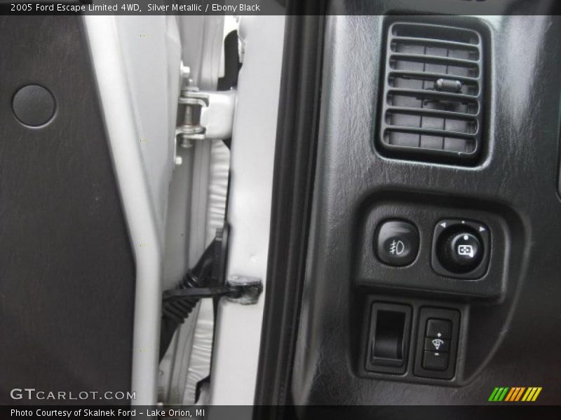 Silver Metallic / Ebony Black 2005 Ford Escape Limited 4WD