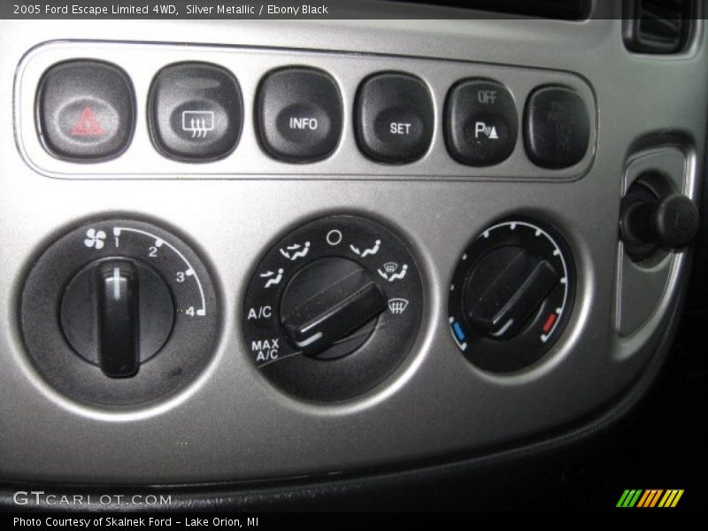 Silver Metallic / Ebony Black 2005 Ford Escape Limited 4WD