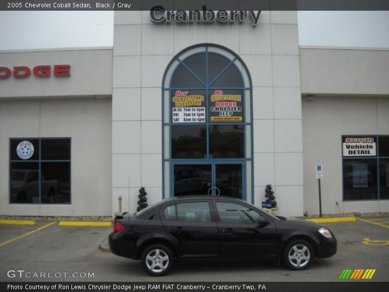 Black / Gray 2005 Chevrolet Cobalt Sedan