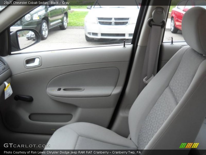 Black / Gray 2005 Chevrolet Cobalt Sedan