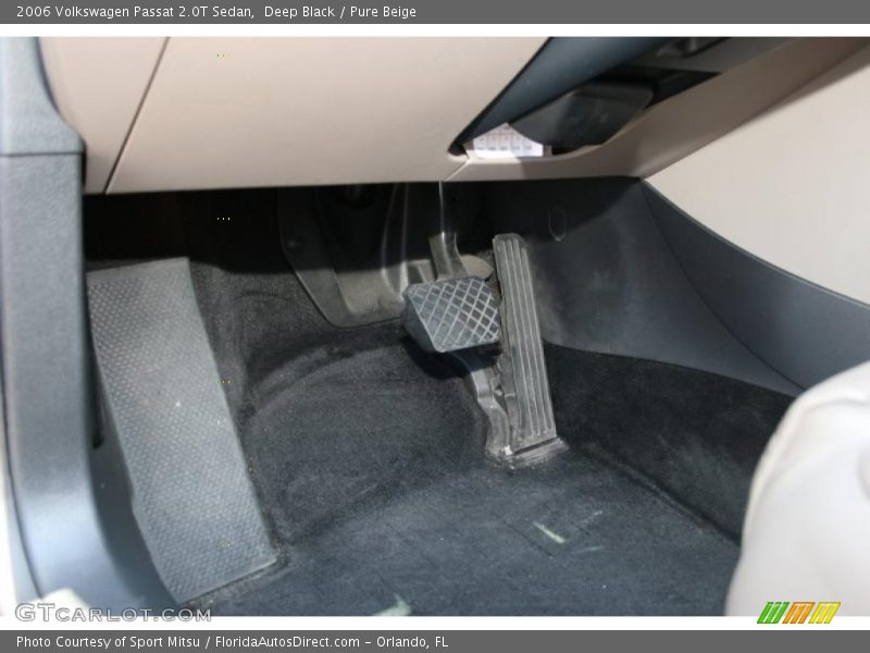 Deep Black / Pure Beige 2006 Volkswagen Passat 2.0T Sedan