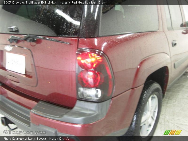 Majestic Red Metallic / Light Gray 2005 Chevrolet TrailBlazer EXT LS 4x4