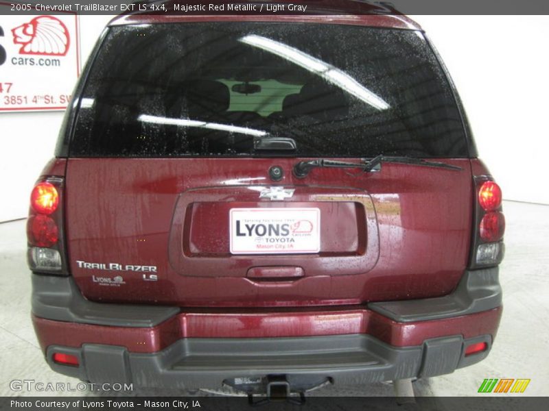Majestic Red Metallic / Light Gray 2005 Chevrolet TrailBlazer EXT LS 4x4
