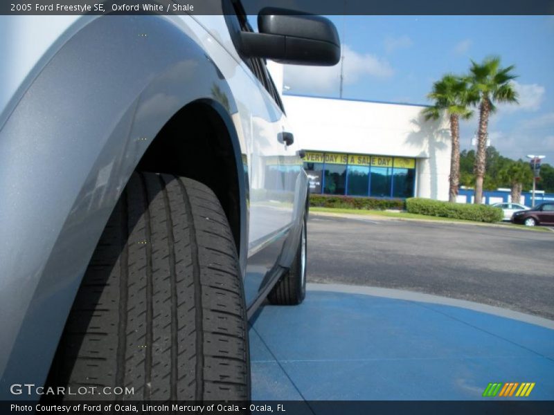 Oxford White / Shale 2005 Ford Freestyle SE