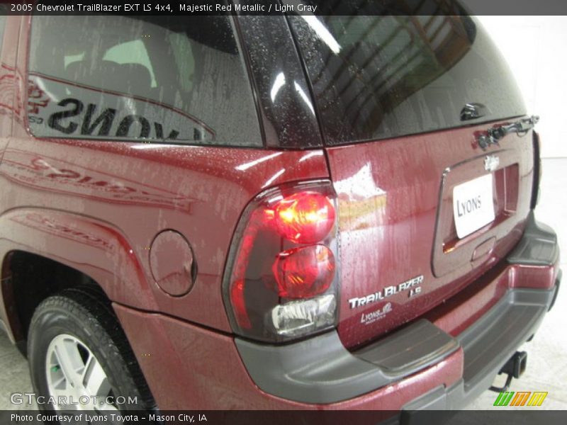Majestic Red Metallic / Light Gray 2005 Chevrolet TrailBlazer EXT LS 4x4