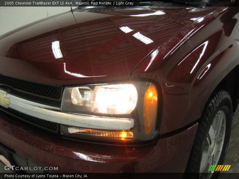 Majestic Red Metallic / Light Gray 2005 Chevrolet TrailBlazer EXT LS 4x4