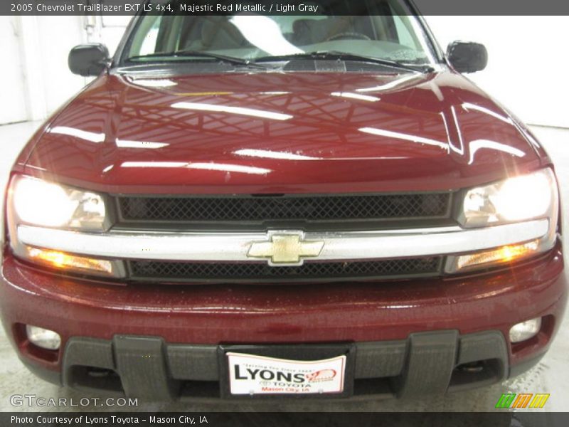 Majestic Red Metallic / Light Gray 2005 Chevrolet TrailBlazer EXT LS 4x4