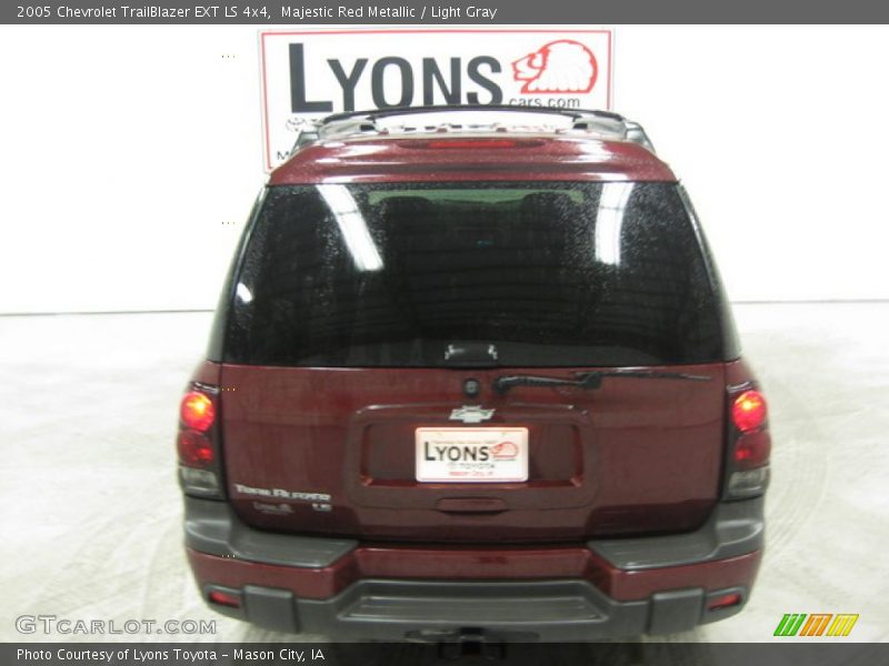 Majestic Red Metallic / Light Gray 2005 Chevrolet TrailBlazer EXT LS 4x4