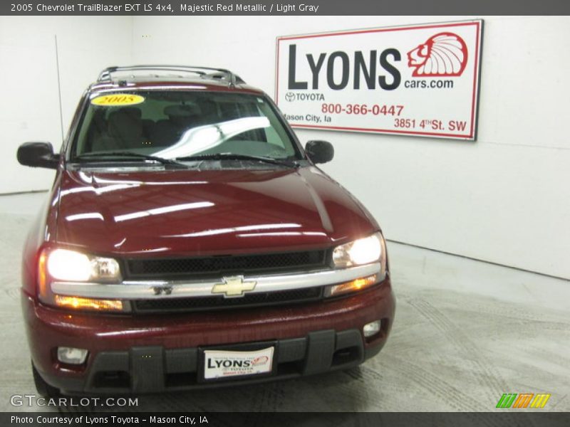 Majestic Red Metallic / Light Gray 2005 Chevrolet TrailBlazer EXT LS 4x4