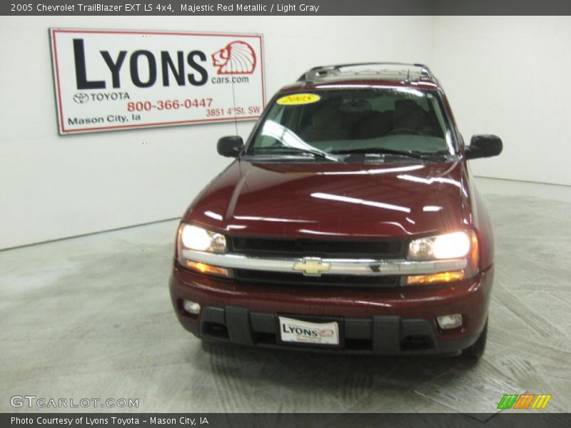 Majestic Red Metallic / Light Gray 2005 Chevrolet TrailBlazer EXT LS 4x4