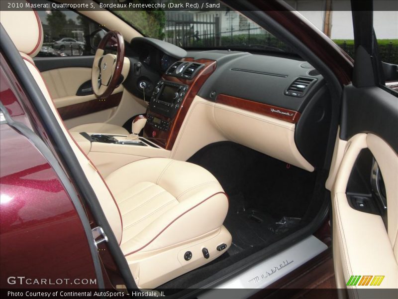 Bordeaux Pontevecchio (Dark Red) / Sand 2010 Maserati Quattroporte S