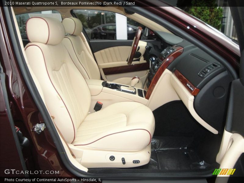 Bordeaux Pontevecchio (Dark Red) / Sand 2010 Maserati Quattroporte S