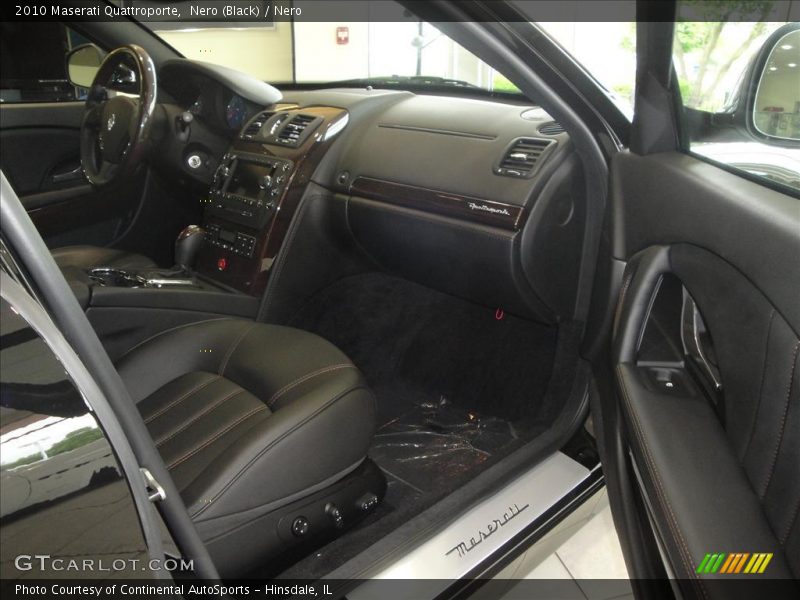 Nero (Black) / Nero 2010 Maserati Quattroporte