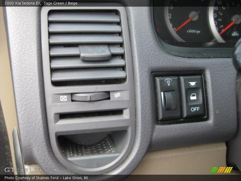Sage Green / Beige 2003 Kia Sedona EX