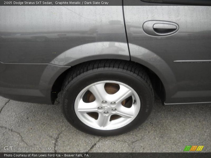 Graphite Metallic / Dark Slate Gray 2005 Dodge Stratus SXT Sedan