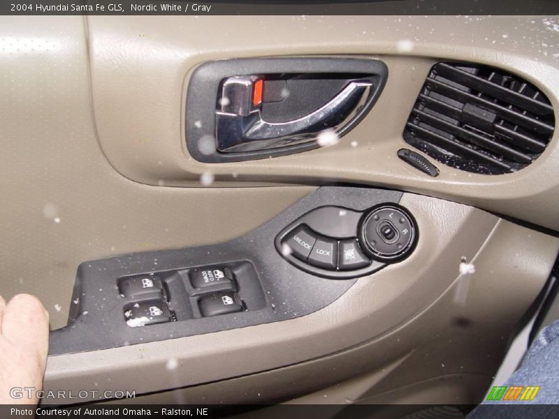 Nordic White / Gray 2004 Hyundai Santa Fe GLS