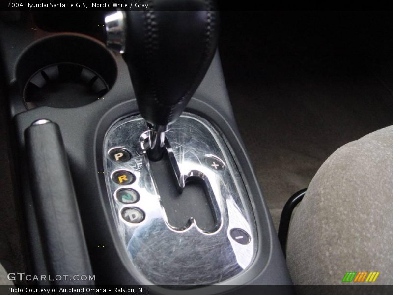 Nordic White / Gray 2004 Hyundai Santa Fe GLS