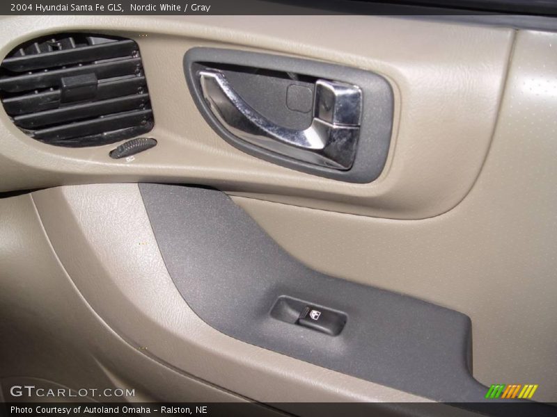 Nordic White / Gray 2004 Hyundai Santa Fe GLS