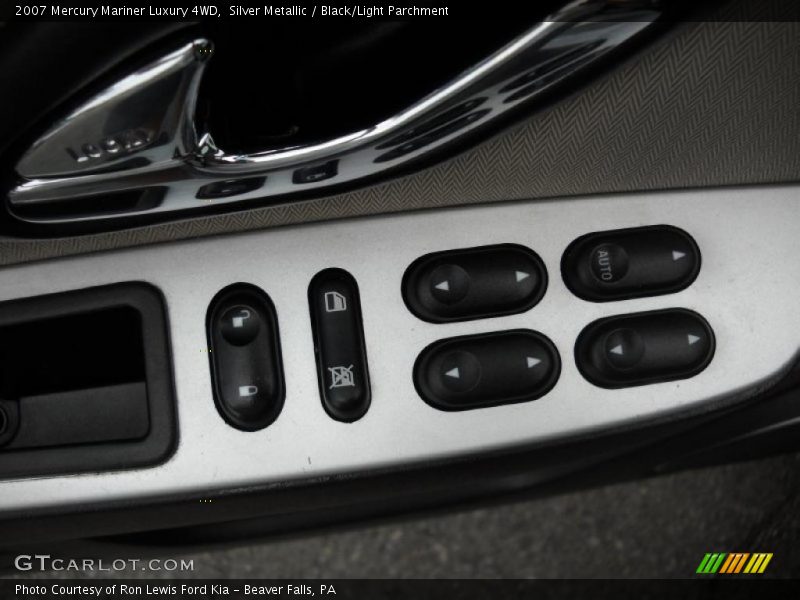 Silver Metallic / Black/Light Parchment 2007 Mercury Mariner Luxury 4WD