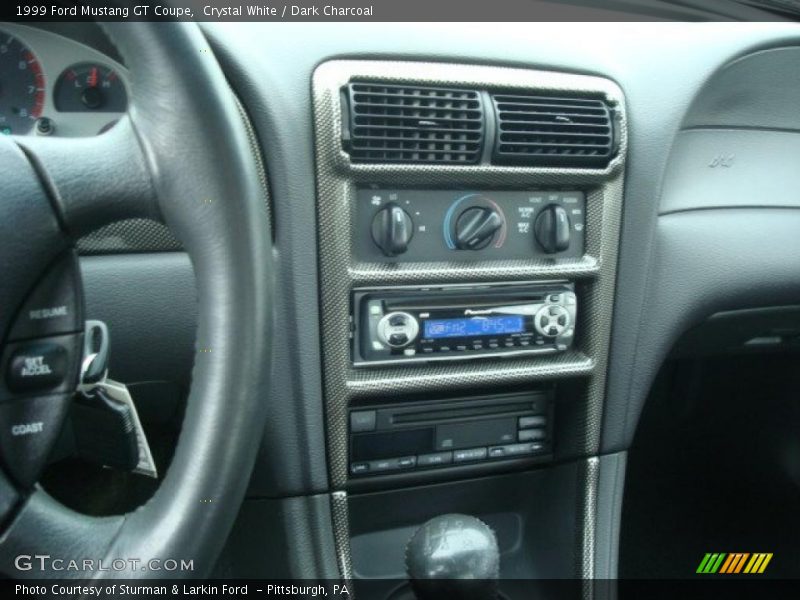 Crystal White / Dark Charcoal 1999 Ford Mustang GT Coupe