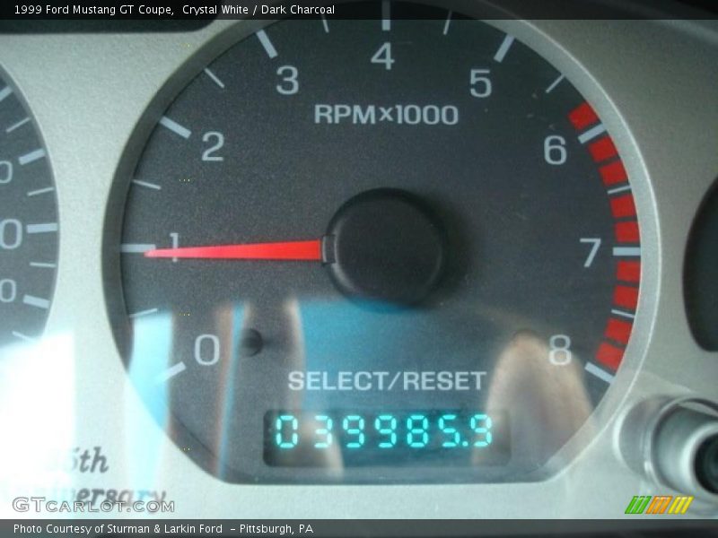 Crystal White / Dark Charcoal 1999 Ford Mustang GT Coupe