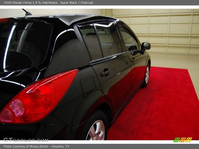 Super Black / Charcoal 2009 Nissan Versa 1.8 SL Hatchback