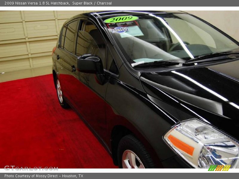 Super Black / Charcoal 2009 Nissan Versa 1.8 SL Hatchback