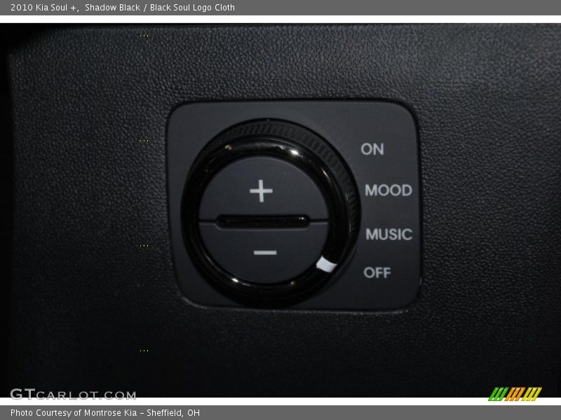 Shadow Black / Black Soul Logo Cloth 2010 Kia Soul +