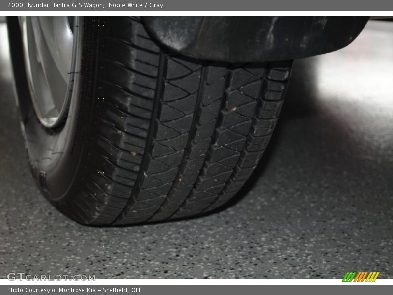 Noble White / Gray 2000 Hyundai Elantra GLS Wagon