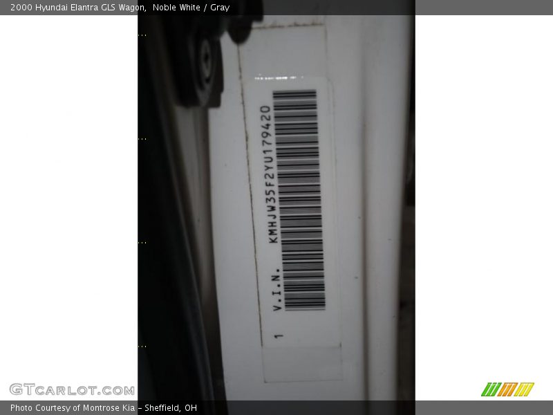 Noble White / Gray 2000 Hyundai Elantra GLS Wagon