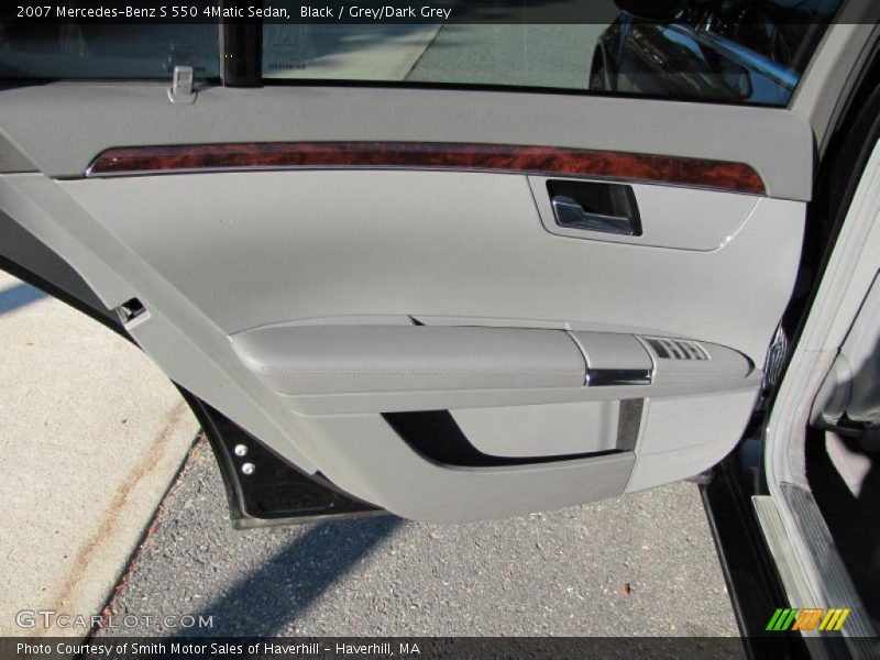 Black / Grey/Dark Grey 2007 Mercedes-Benz S 550 4Matic Sedan