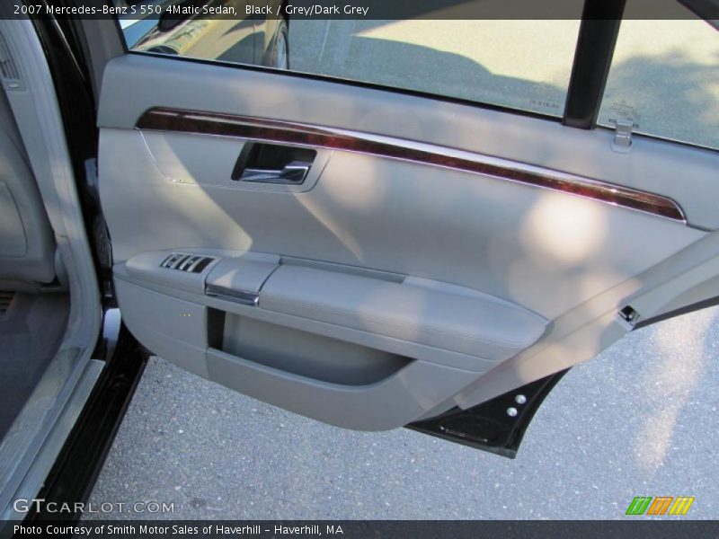 Black / Grey/Dark Grey 2007 Mercedes-Benz S 550 4Matic Sedan