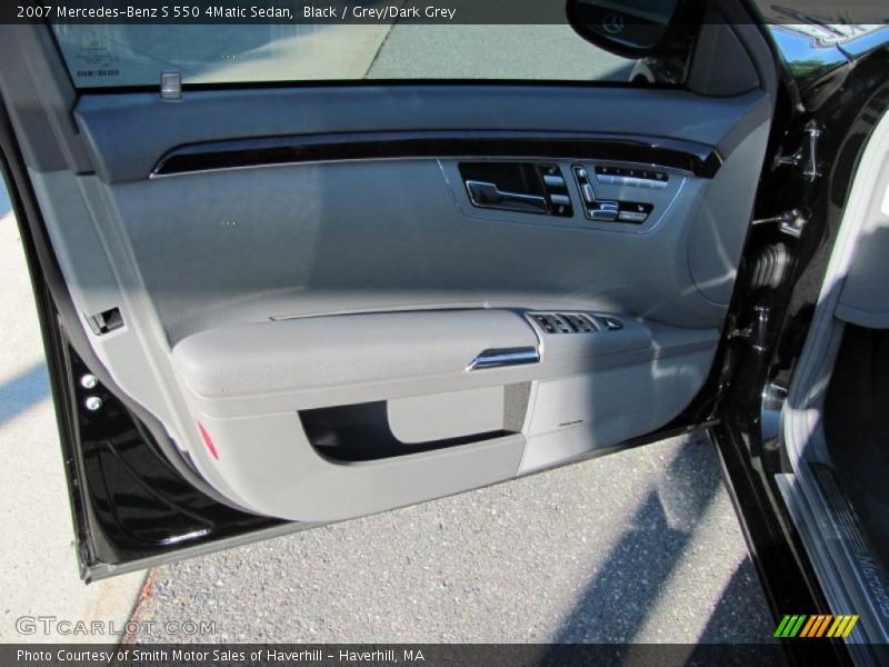 Black / Grey/Dark Grey 2007 Mercedes-Benz S 550 4Matic Sedan