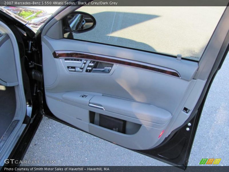 Black / Grey/Dark Grey 2007 Mercedes-Benz S 550 4Matic Sedan