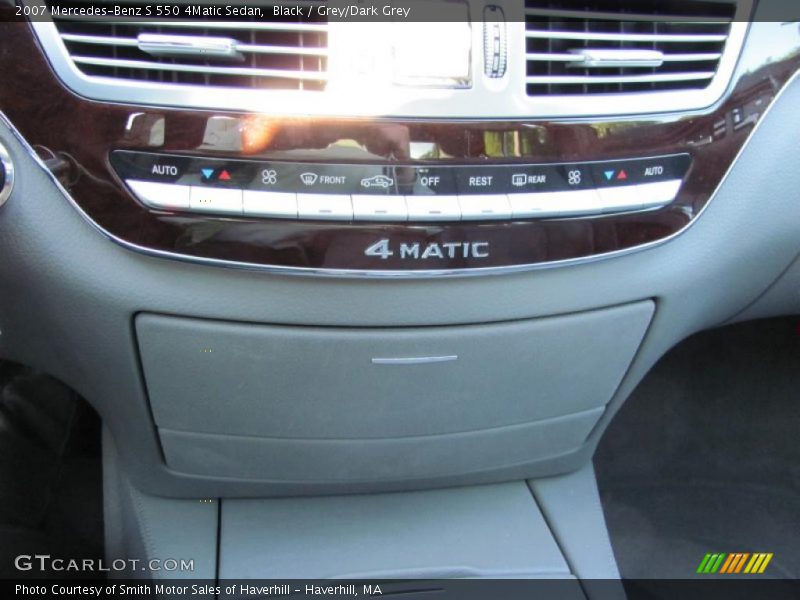 Black / Grey/Dark Grey 2007 Mercedes-Benz S 550 4Matic Sedan