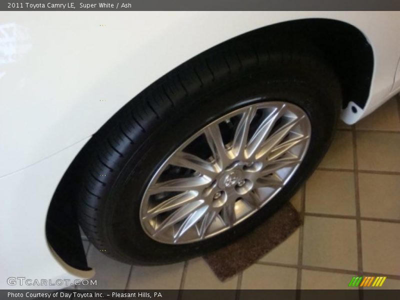 Super White / Ash 2011 Toyota Camry LE