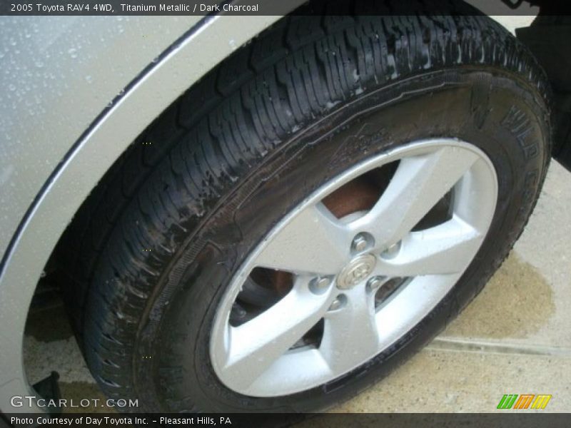 Titanium Metallic / Dark Charcoal 2005 Toyota RAV4 4WD