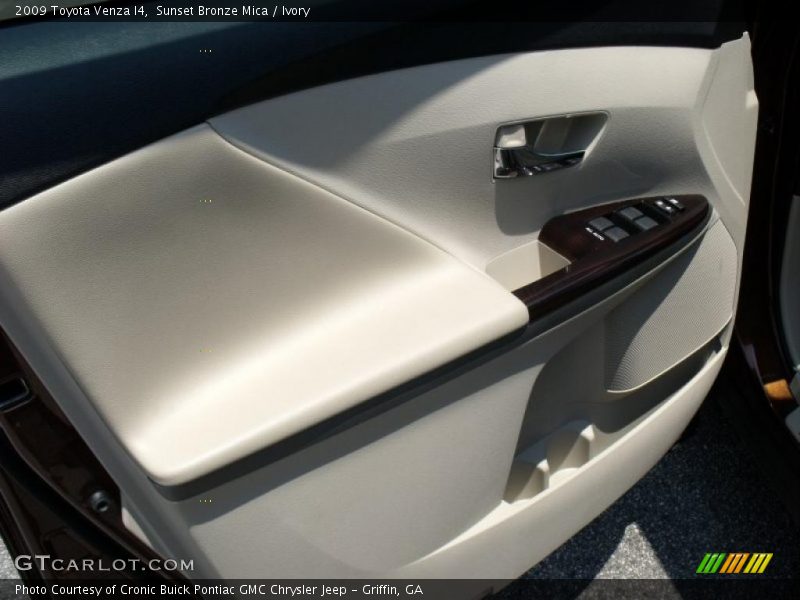 Sunset Bronze Mica / Ivory 2009 Toyota Venza I4
