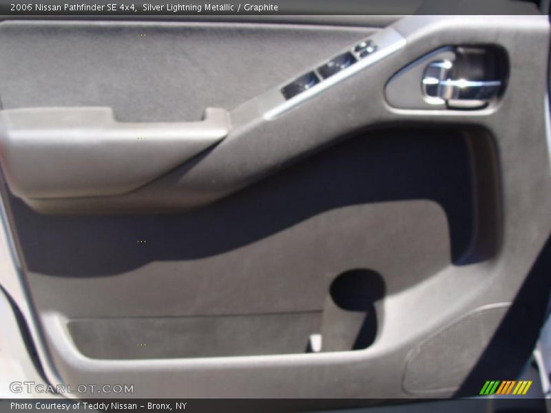 Silver Lightning Metallic / Graphite 2006 Nissan Pathfinder SE 4x4