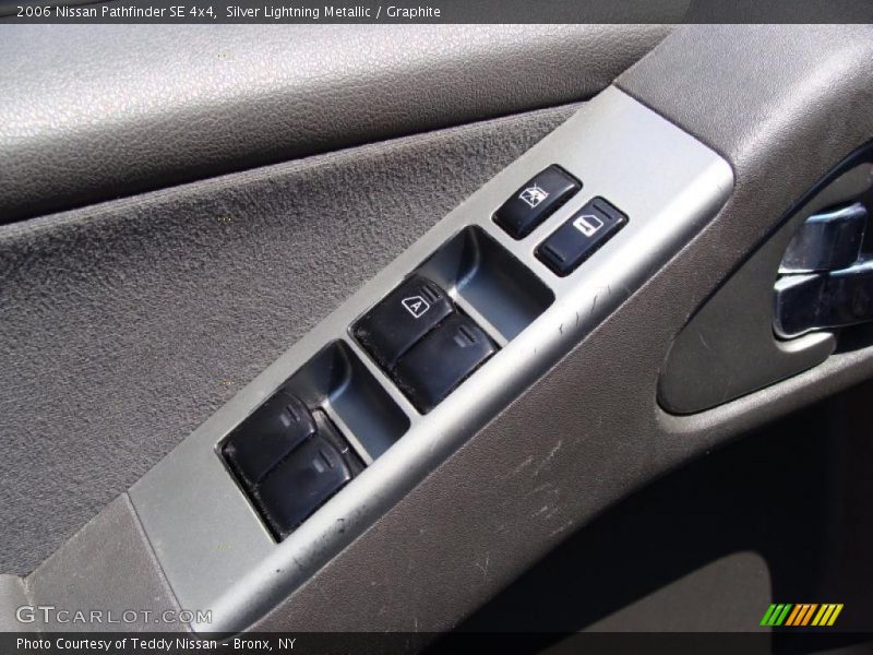 Silver Lightning Metallic / Graphite 2006 Nissan Pathfinder SE 4x4