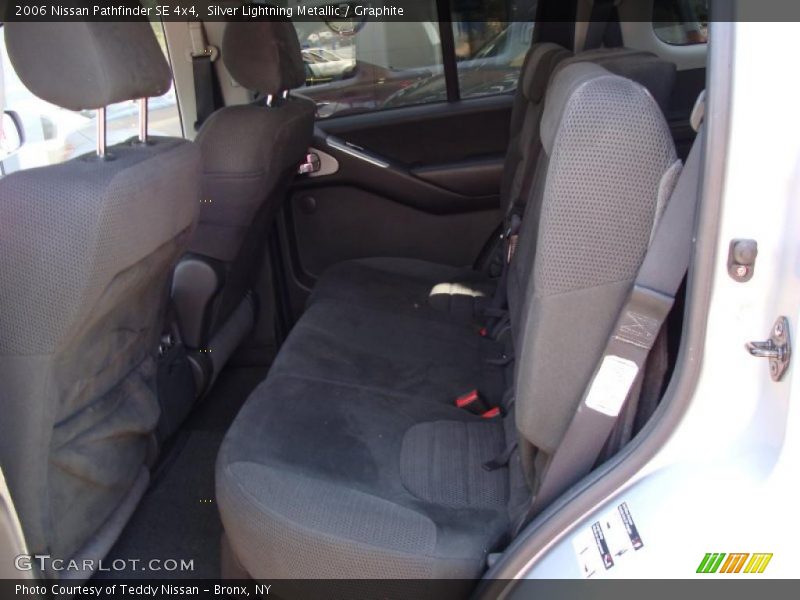 Silver Lightning Metallic / Graphite 2006 Nissan Pathfinder SE 4x4