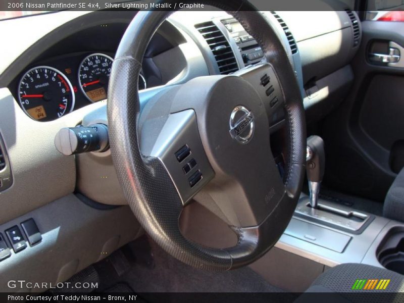Silver Lightning Metallic / Graphite 2006 Nissan Pathfinder SE 4x4
