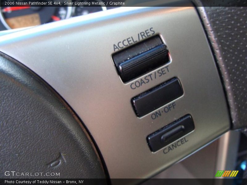 Silver Lightning Metallic / Graphite 2006 Nissan Pathfinder SE 4x4