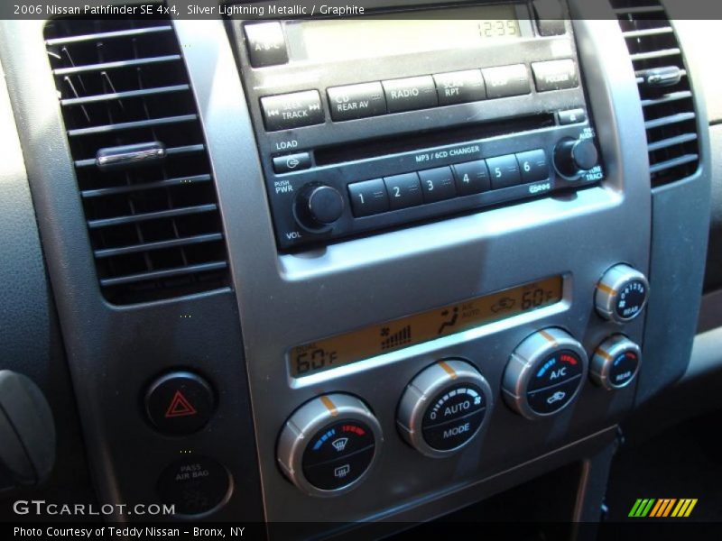 Silver Lightning Metallic / Graphite 2006 Nissan Pathfinder SE 4x4