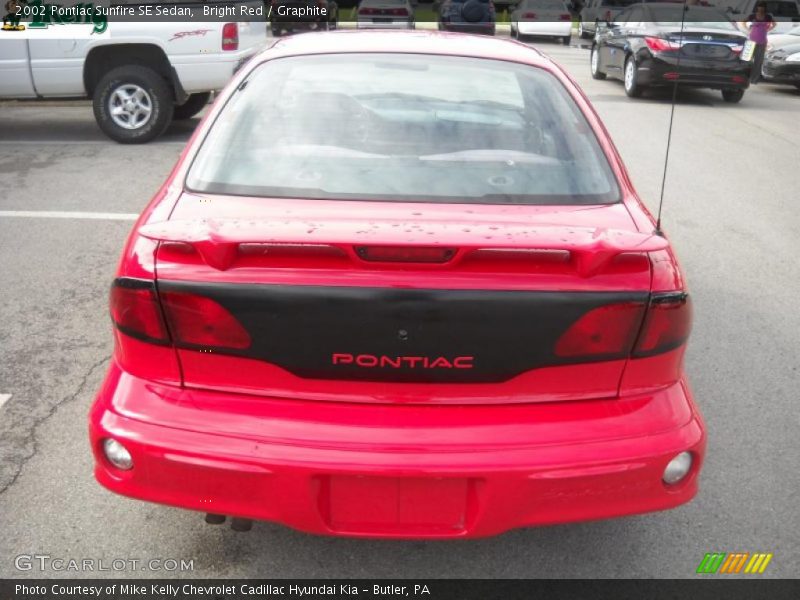 Bright Red / Graphite 2002 Pontiac Sunfire SE Sedan