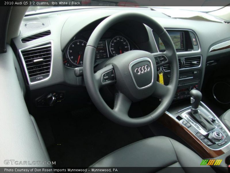 Ibis White / Black 2010 Audi Q5 3.2 quattro