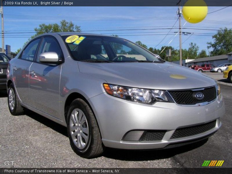 Bright Silver / Beige 2009 Kia Rondo LX