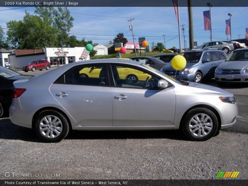 Bright Silver / Beige 2009 Kia Rondo LX