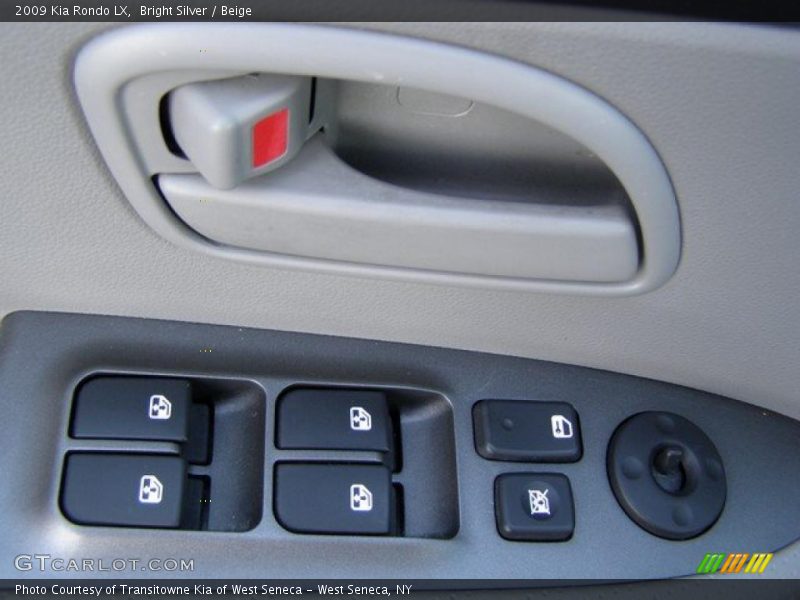 Bright Silver / Beige 2009 Kia Rondo LX