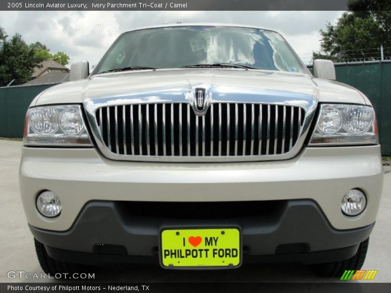 Ivory Parchment Tri-Coat / Camel 2005 Lincoln Aviator Luxury